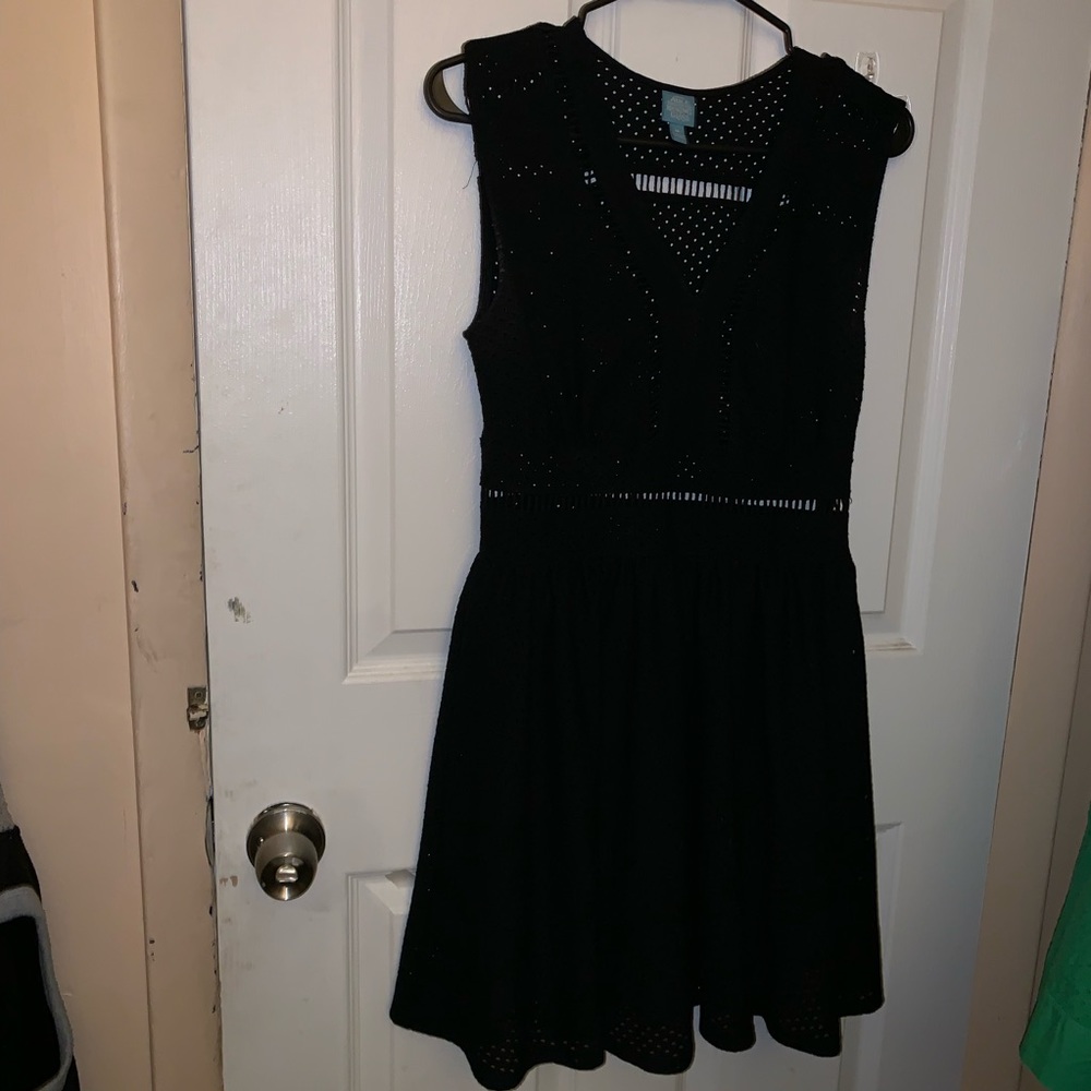 Peekaboo dress body con skirt